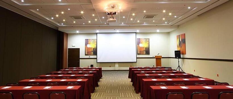 فندق Excellence Express & Suites