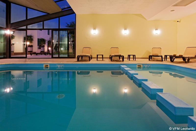 فندق Excellence Express & Suites