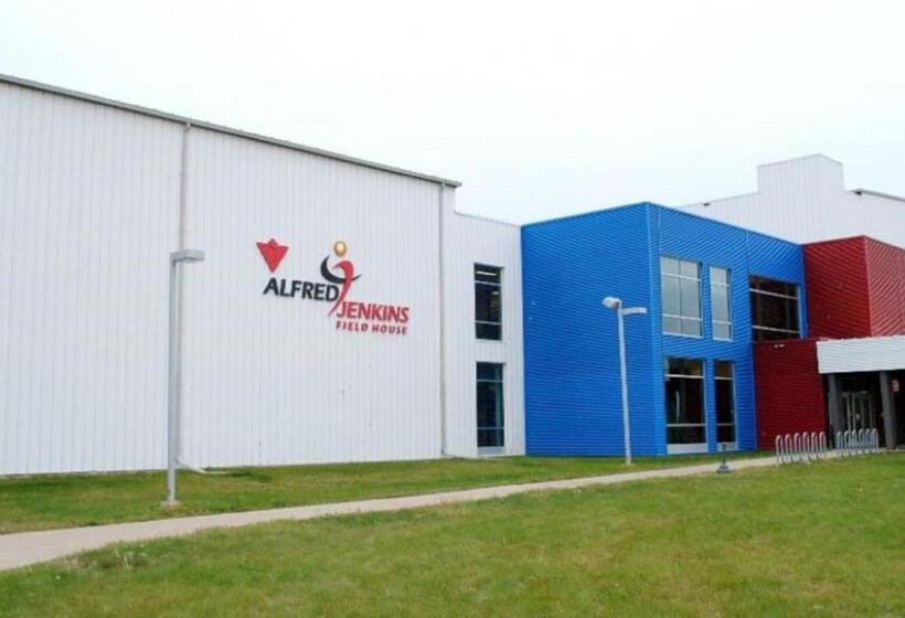 هتل Ramada By Wyndham Prince Albert