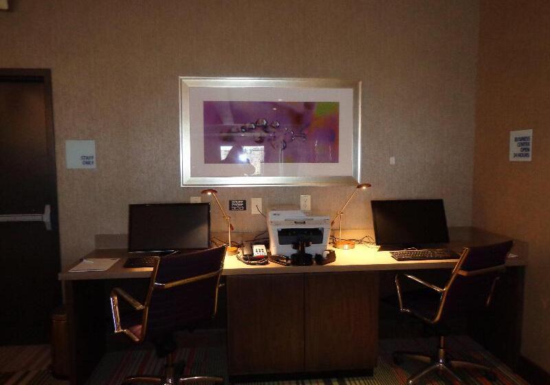 هتل Holiday Inn Express Frisco Legacy Park Area By Ihg