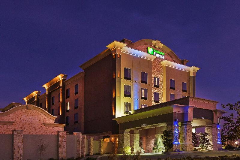 هتل Holiday Inn Express Frisco Legacy Park Area By Ihg