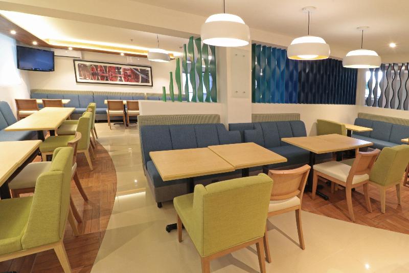 هتل Holiday Inn Express Piedras Negras, An Ihg