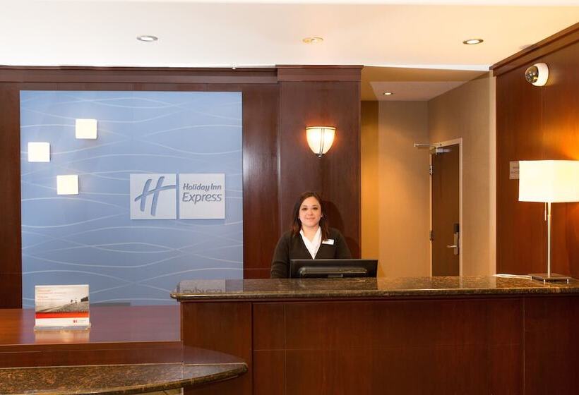 هتل Holiday Inn Express & Suites Whitecourt, An Ihg