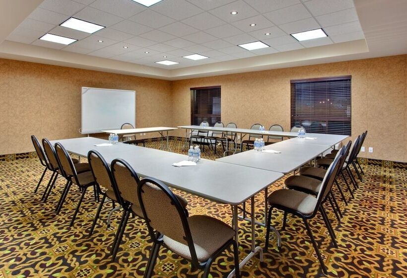 هتل Holiday Inn Express & Suites Whitecourt, An Ihg