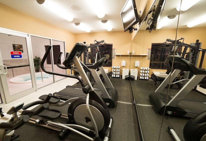 هتل Holiday Inn Express & Suites Whitecourt, An Ihg