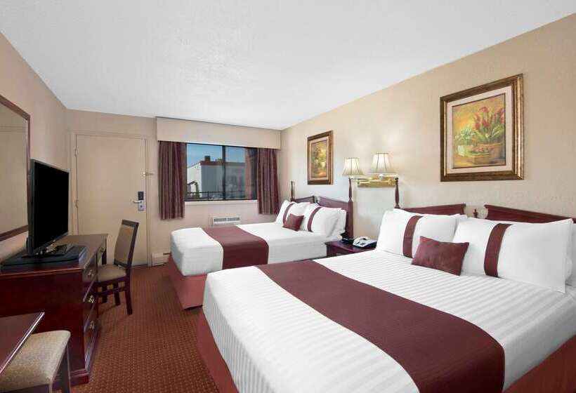 هتل Howard Johnson By Wyndham Red Deer