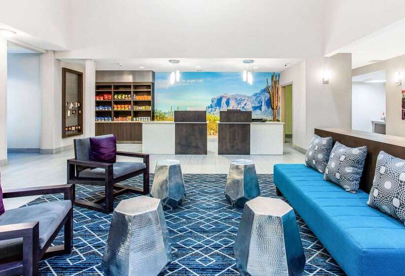 هتل La Quinta By Wyndham Hillsboro