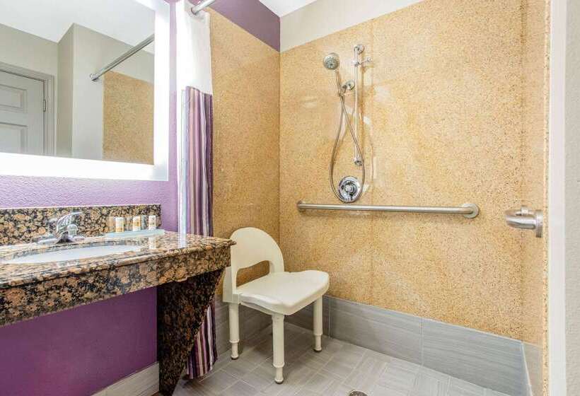 هتل La Quinta By Wyndham Hillsboro