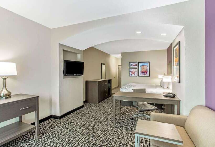 هتل La Quinta By Wyndham Hillsboro