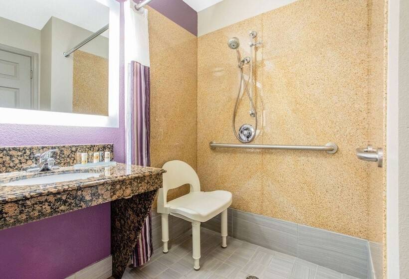 هتل La Quinta By Wyndham Hillsboro