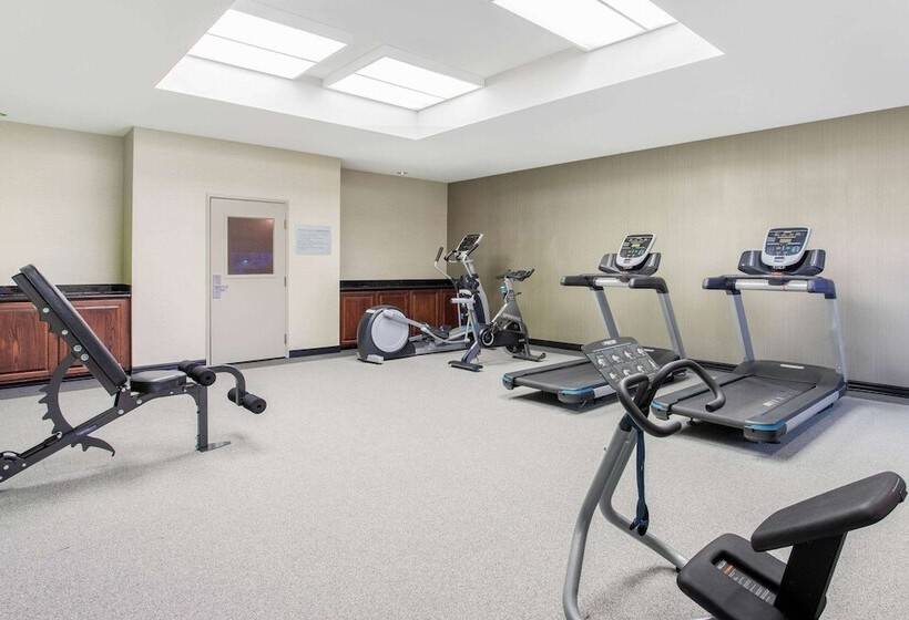 هتل La Quinta By Wyndham Hillsboro