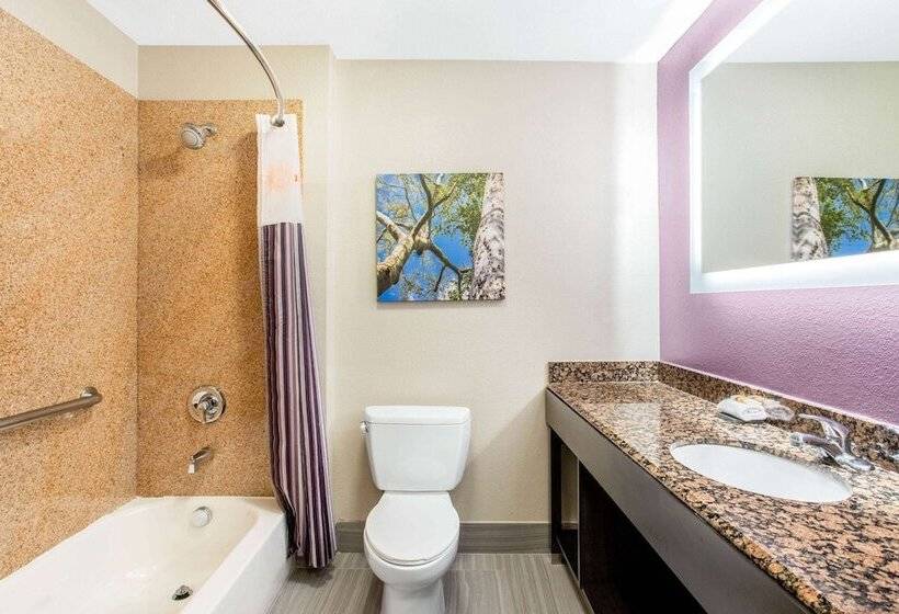 هتل La Quinta By Wyndham Hillsboro