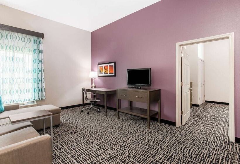 هتل La Quinta By Wyndham Hillsboro