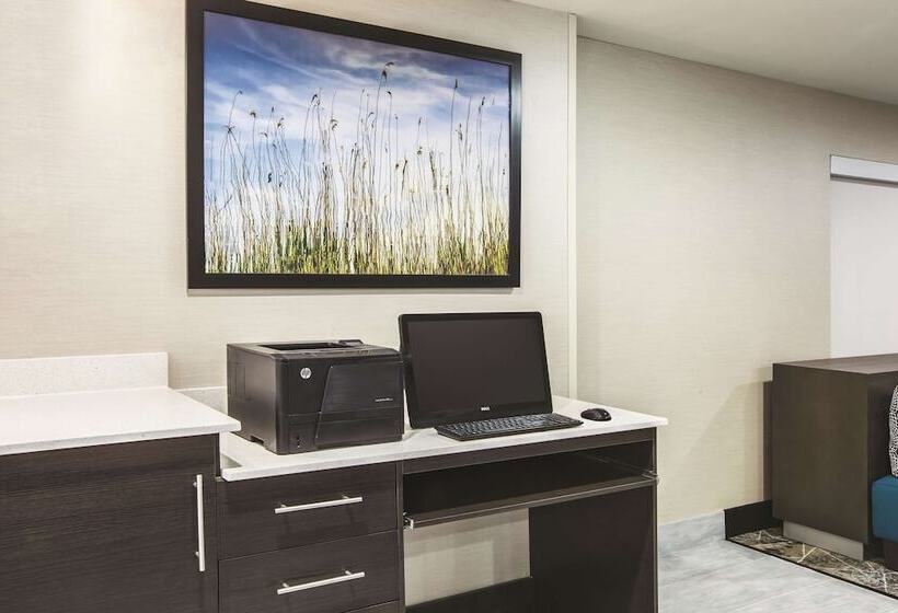 فندق La Quinta By Wyndham Walker   Denham Springs
