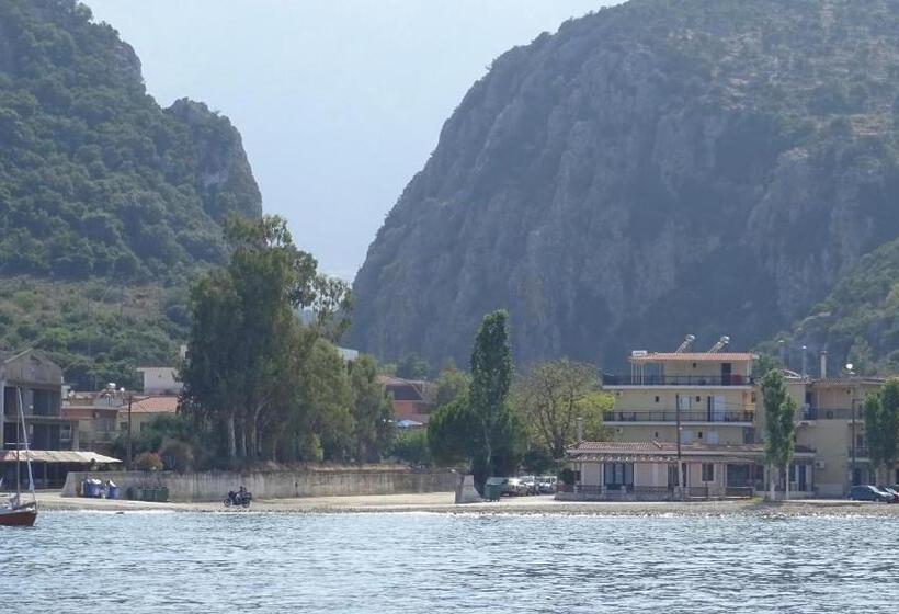 בית מלון כפרי Poros House