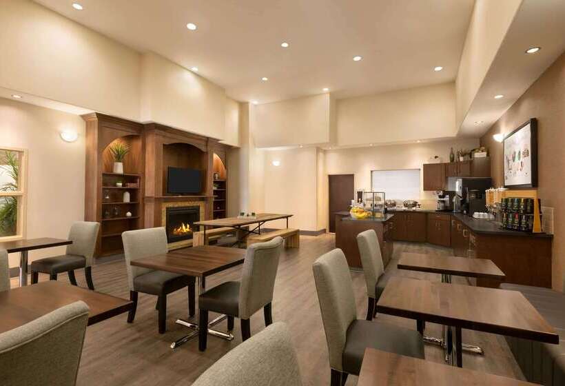 هتل Ramada By Wyndham Drayton Valley