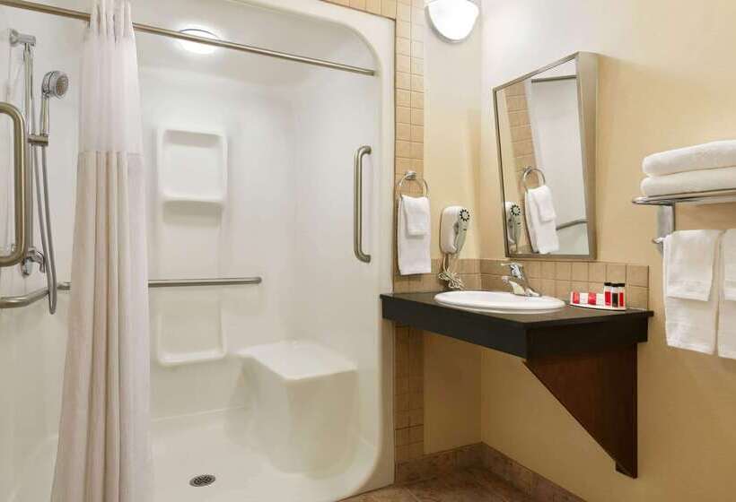 هتل Ramada By Wyndham Drayton Valley