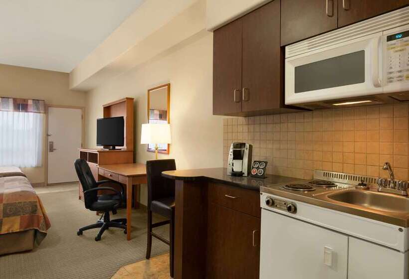 هتل Ramada By Wyndham Drayton Valley