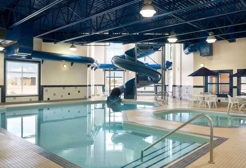 هتل Ramada By Wyndham Drayton Valley