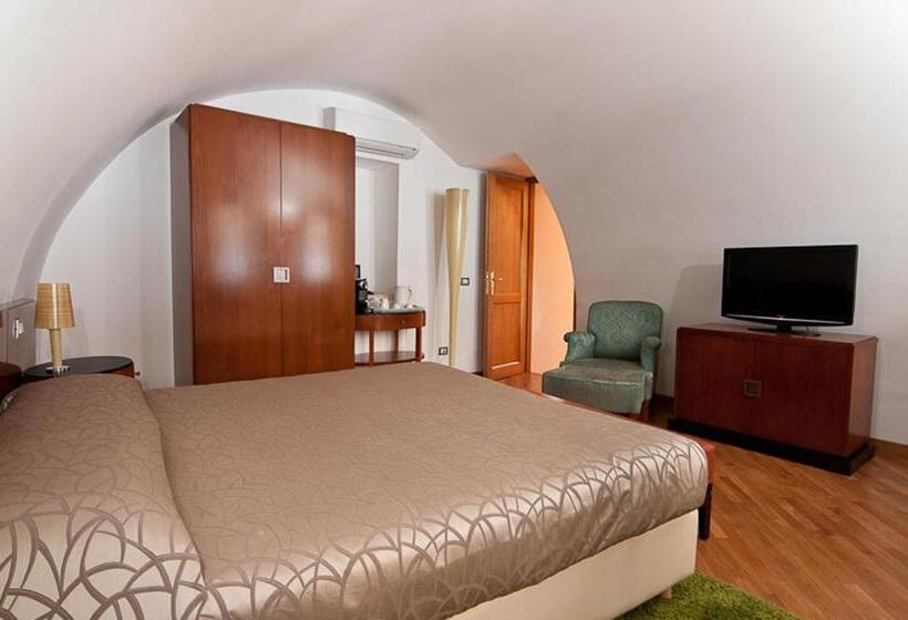 هتل St. Peter  Six Rooms & Suites