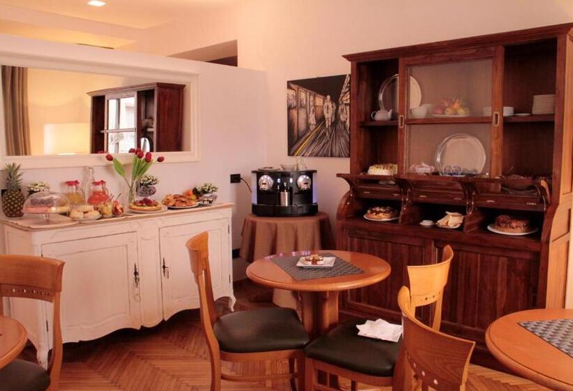 هتل St. Peter  Six Rooms & Suites