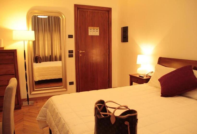 هتل St. Peter  Six Rooms & Suites