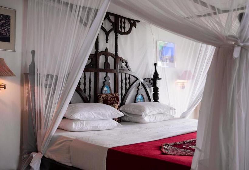 هتل Tembo House