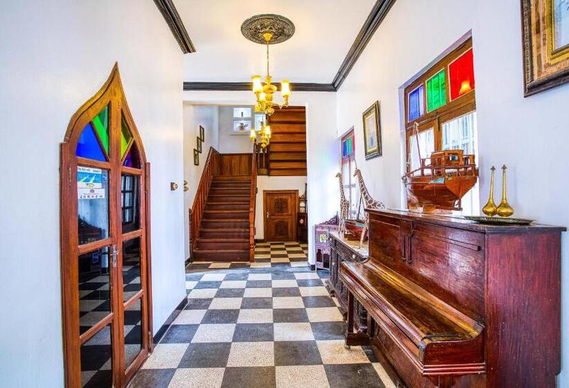 هتل Tembo House