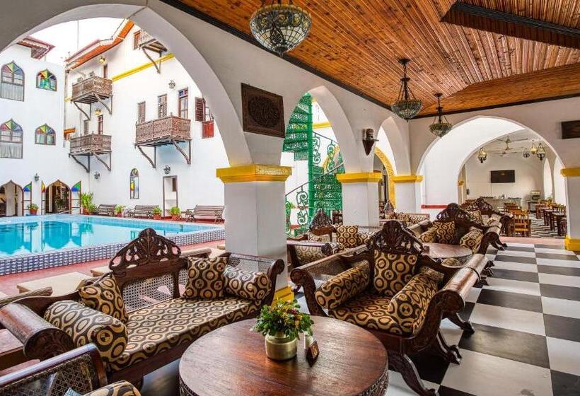 هتل Tembo House