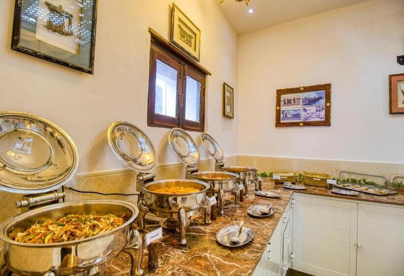 هتل Tembo House