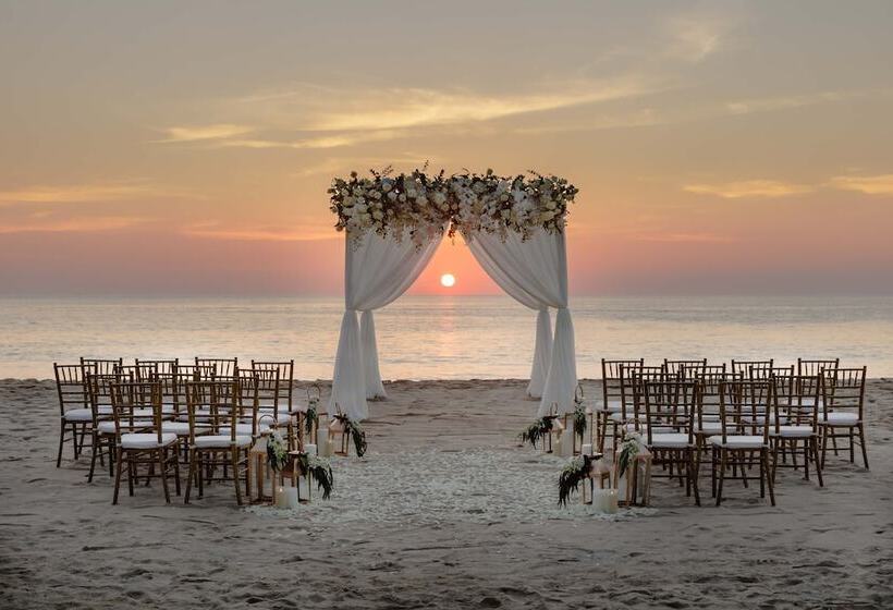 Отель The Surin Phuket