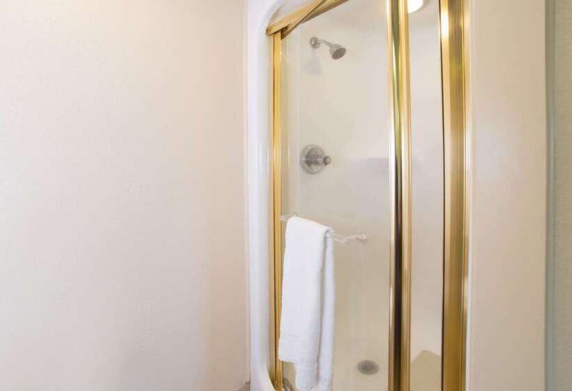 בית מלון כפרי Travelodge By Wyndham Fort Myers Airport