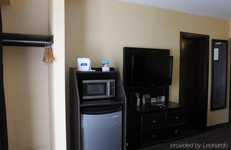 هتل Travelodge By Wyndham Sarnia