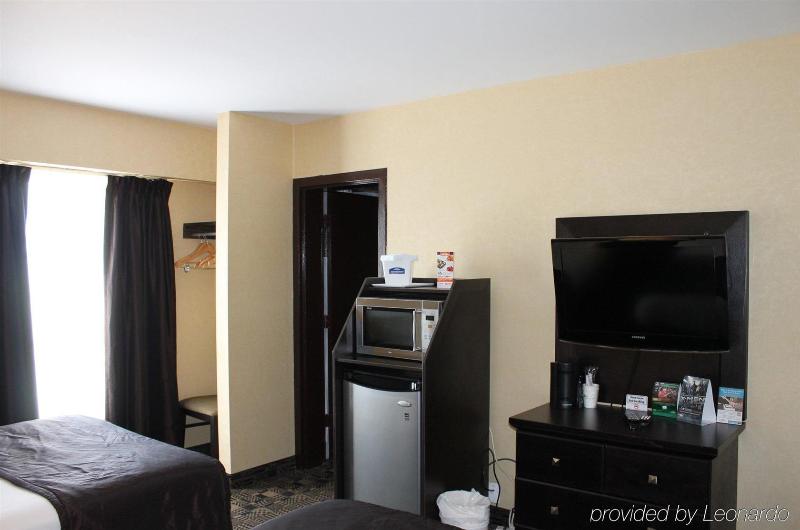 هتل Travelodge By Wyndham Sarnia