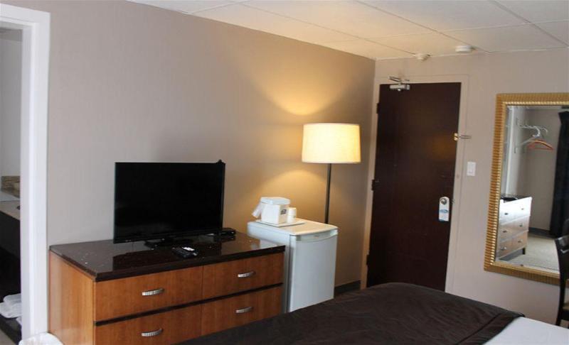 هتل Travelodge By Wyndham Sarnia