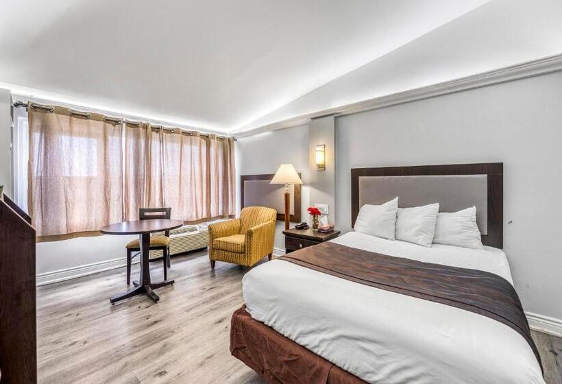 هتل Travelodge By Wyndham Sarnia