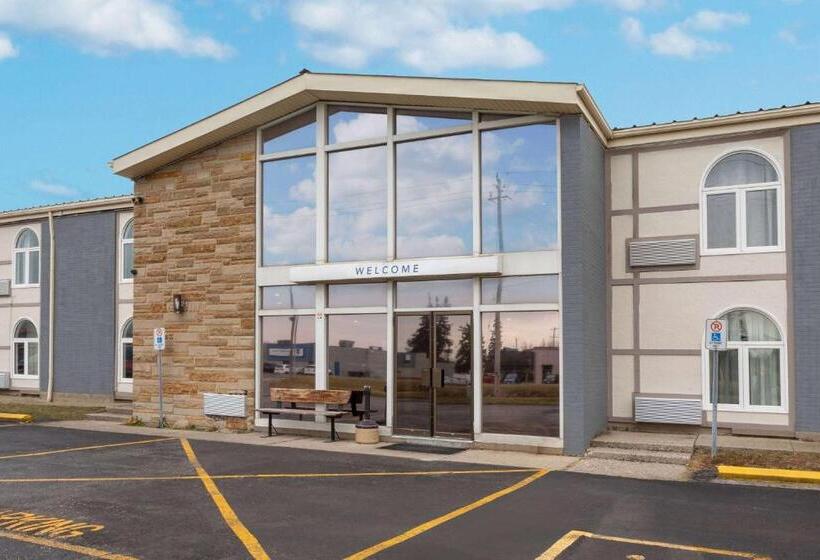 هتل Travelodge By Wyndham Sarnia