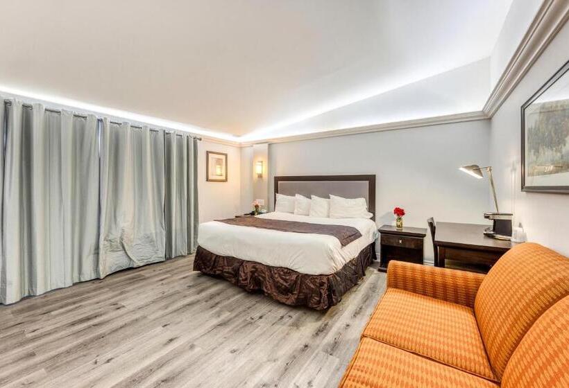 هتل Travelodge By Wyndham Sarnia