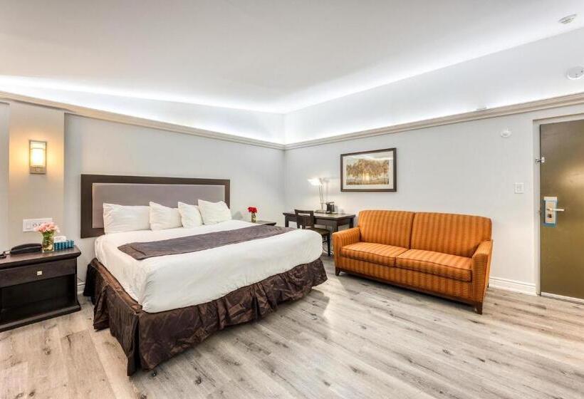 هتل Travelodge By Wyndham Sarnia