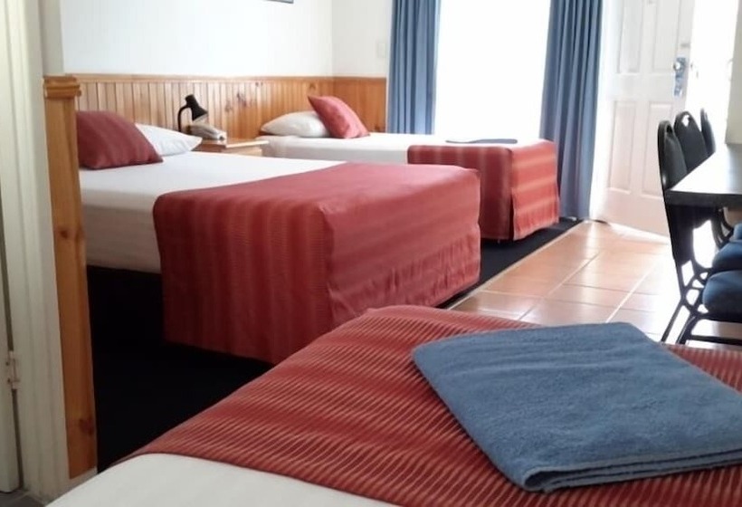 Twin Towns Motel