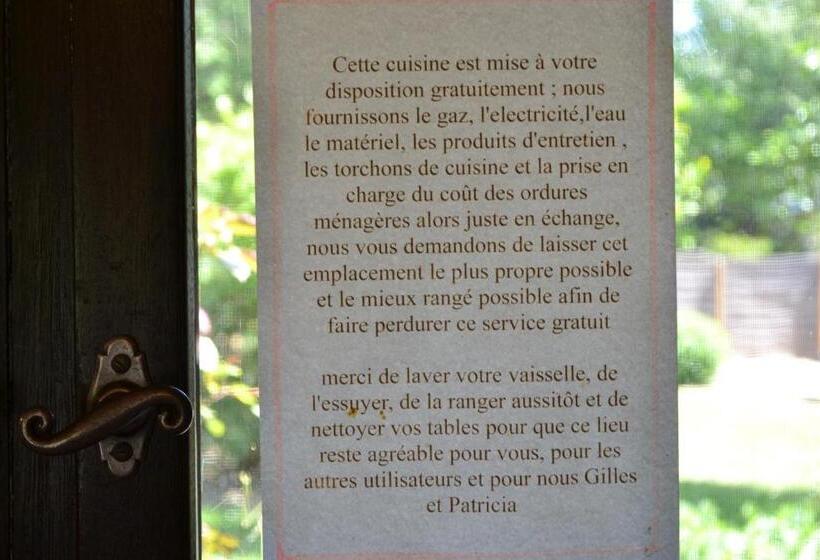 تختخواب و صبحانه Maison D'hôtes La Chouanniere