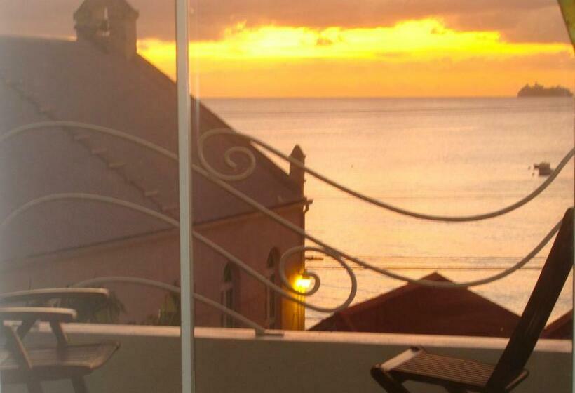 هتل Coral Lane Beach Apartments