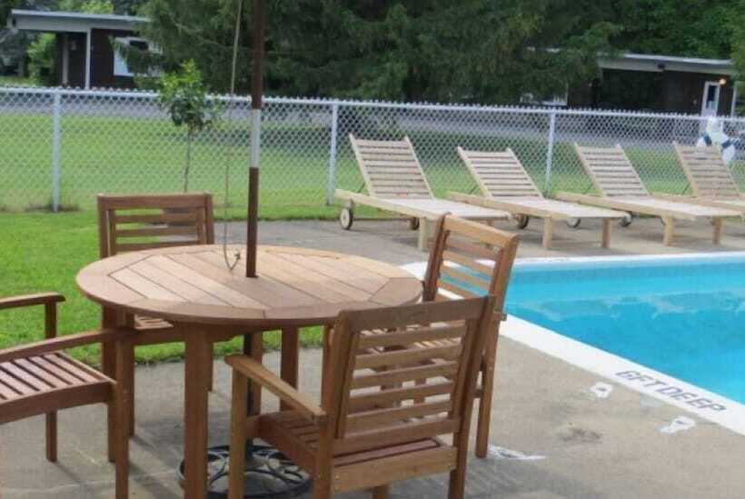 فندق صغير Whispering Winds Motel