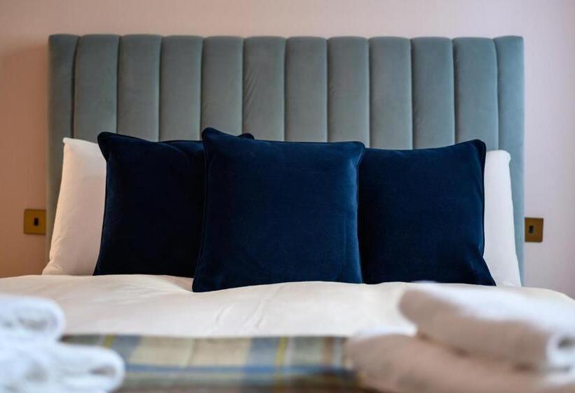 تختخواب و صبحانه Queen Charlotte Guesthouse