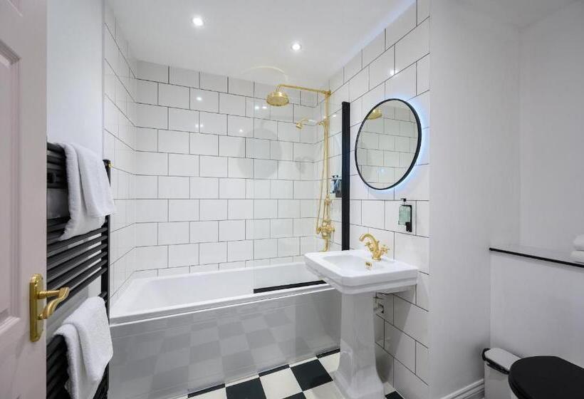 تختخواب و صبحانه Queen Charlotte Guesthouse