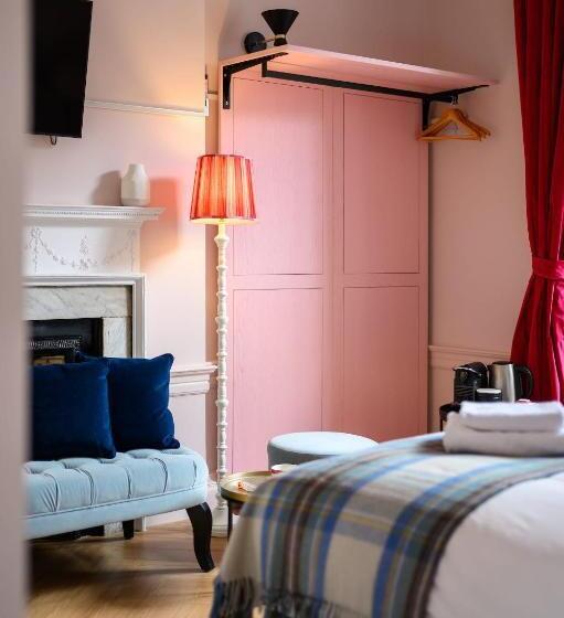 تختخواب و صبحانه Queen Charlotte Guesthouse