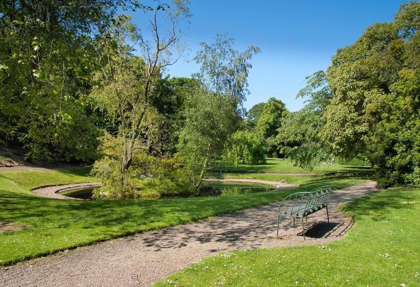 تختخواب و صبحانه Queen Charlotte Guesthouse