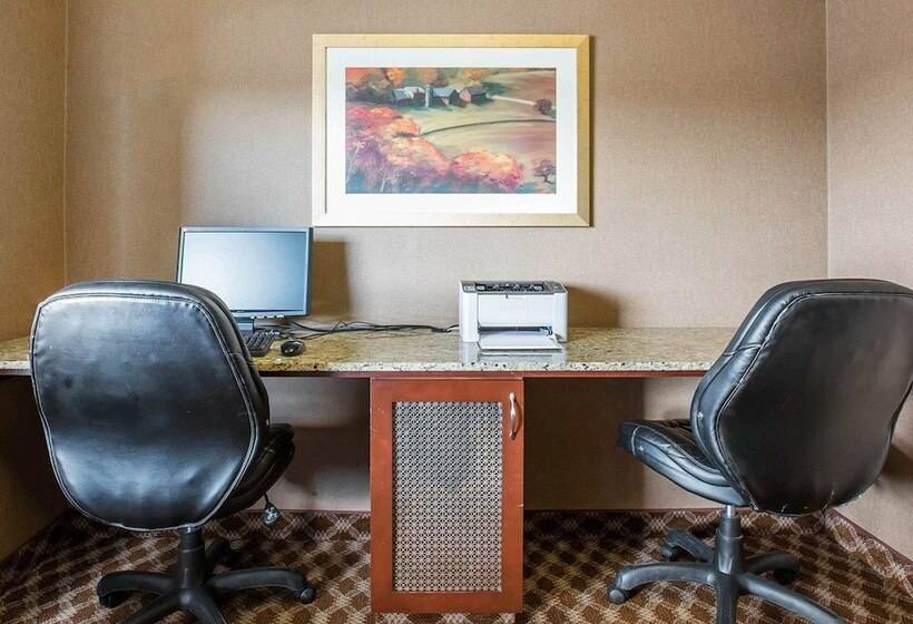 בית מלון כפרי Comfort Inn & Suites