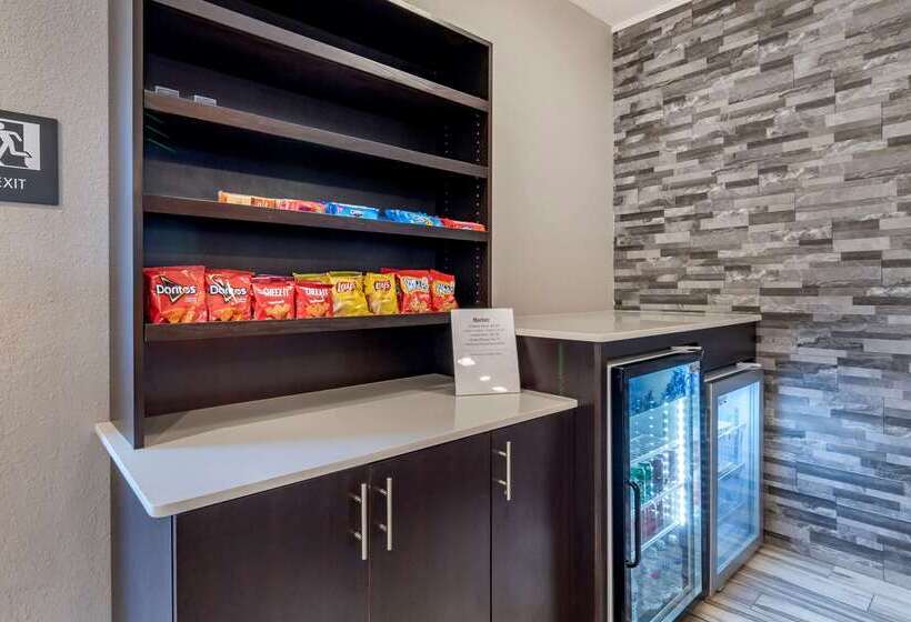 هتل Comfort Inn & Suites