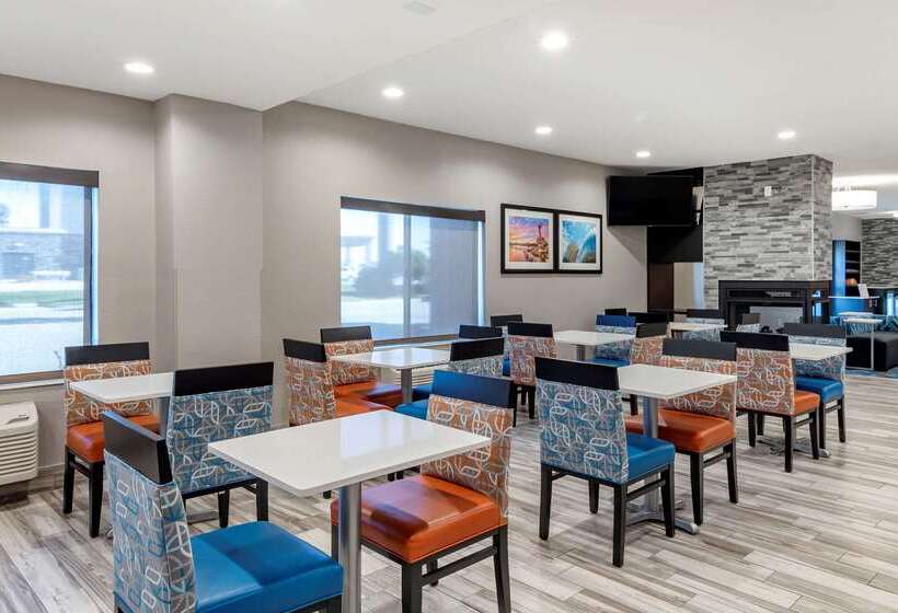 هتل Comfort Inn & Suites